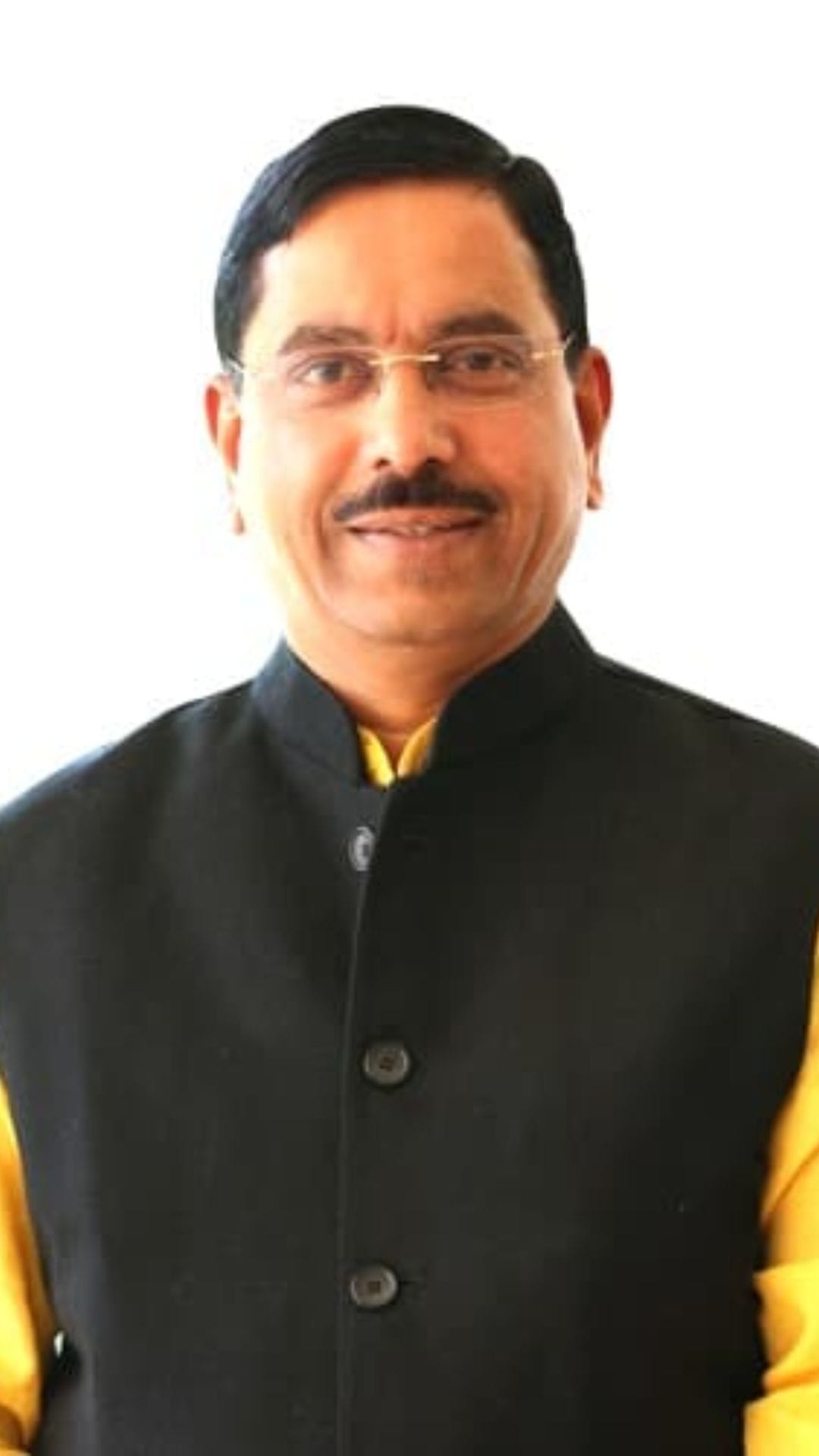 আপাতত শিক্ষামন্ত্রকের অতিরিক্ত দায়িত্ব প্রহ্লাদ জোশীর হাতে