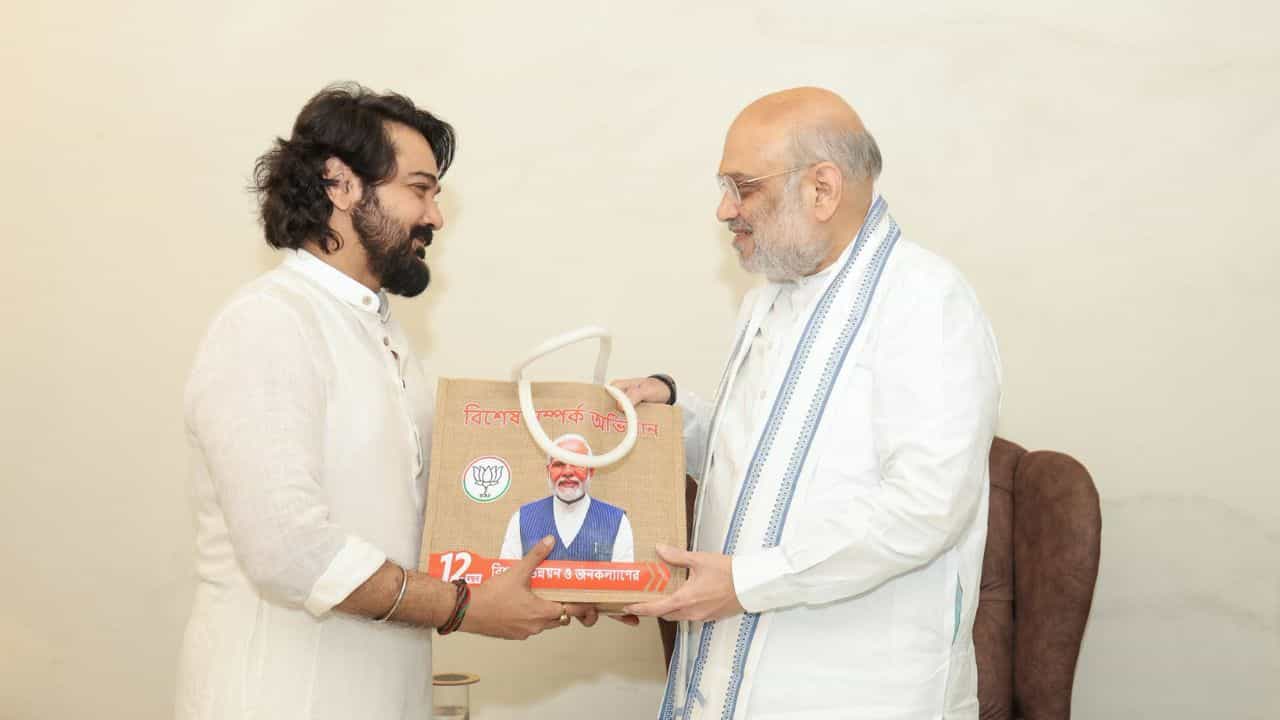 Amit Shah-Prosenjit Chatterjee: অমিত শাহর কাছ থেকে এই বিশেষ উপহার পেলেন প্রসেনজিৎ Amit Shah-Prosenjit Chatterjee: অমিত শাহর কাছ থেকে এই বিশেষ উপহার পেলেন প্রসেনজিৎ