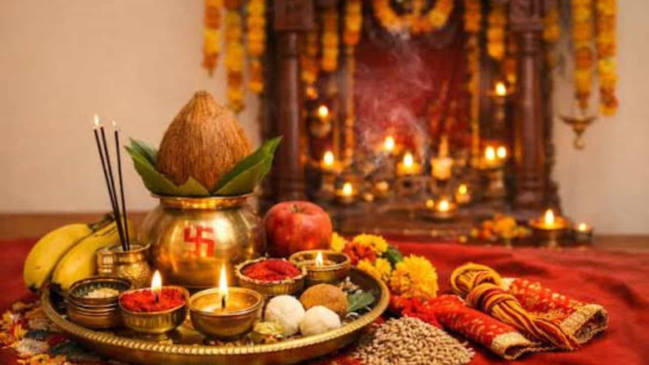 শ্রাবণ মাসে ৫ দিন পোশাক না পরেই মহিলাদের ব্রত পালন! জানেন ভারতের কোন গ্রামে এই প্রথা চালু? শ্রাবণ মাসে ৫ দিন পোশাক না পরেই মহিলাদের ব্রত পালন! জানেন ভারতের কোন গ্রামে এই প্রথা চালু?