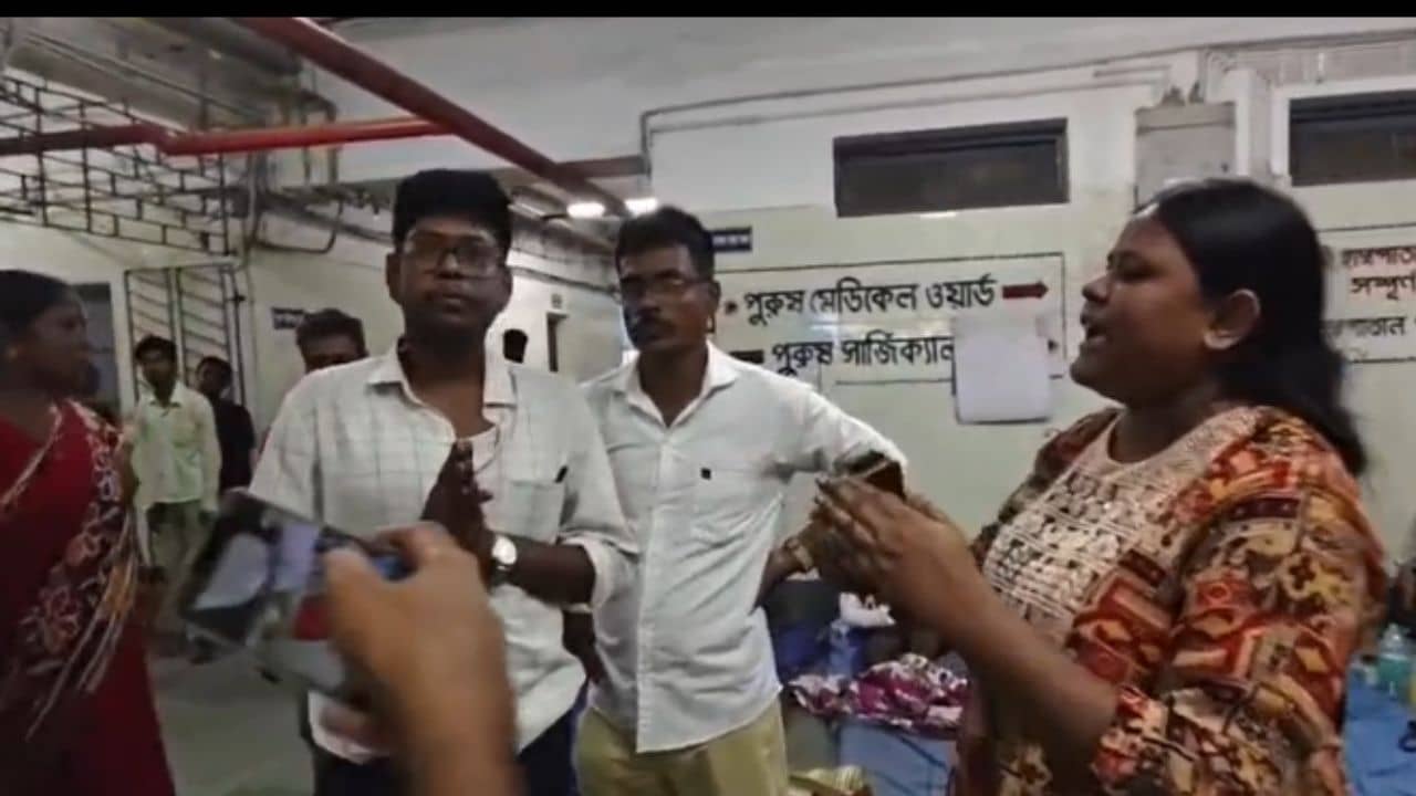 Arambag: কেবল রক্তটা নিয়েই ১ ঘণ্টা ফেলে রাখল ওরা, আর তারপরই অসাড় হতে থাকে শরীর, নাবালিকার মর্মান্তিক পরিণতি