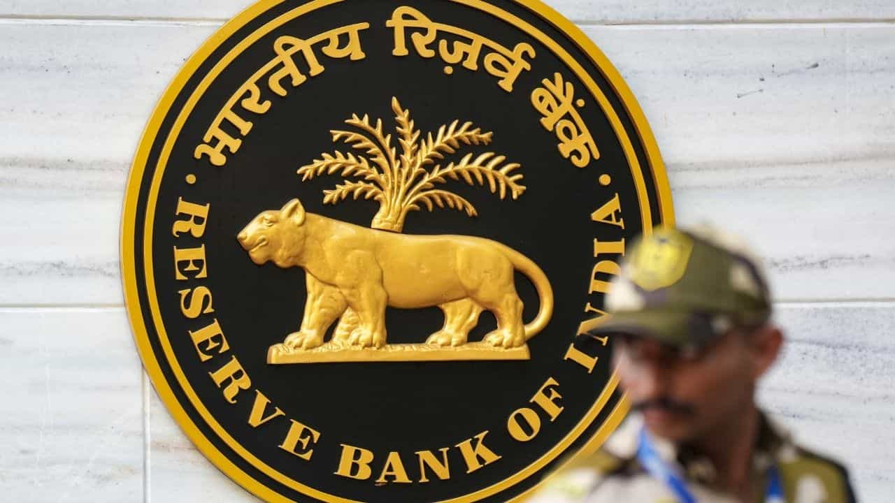 Plastic Note: চিন-পাকিস্তানকে বেকায়দায় ফেলতে নোট নিয়ে বিরাট সিদ্ধান্ত RBI-র Plastic Note: চিন-পাকিস্তানকে বেকায়দায় ফেলতে নোট নিয়ে বিরাট সিদ্ধান্ত RBI-র