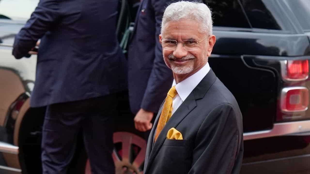 S Jaishankar Gulf-EU Visit: পেট্রোল-ডিজেল আগের দামে ফেরাতে মরিয়া কেন্দ্র, কী পদক্ষেপ করছে এবার? S Jaishankar Gulf-EU Visit: পেট্রোল-ডিজেল আগের দামে ফেরাতে মরিয়া কেন্দ্র, কী পদক্ষেপ করছে এবার?