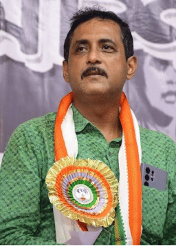 গলা টিপে গলার আওয়াজ বের করতে হবে: সজল