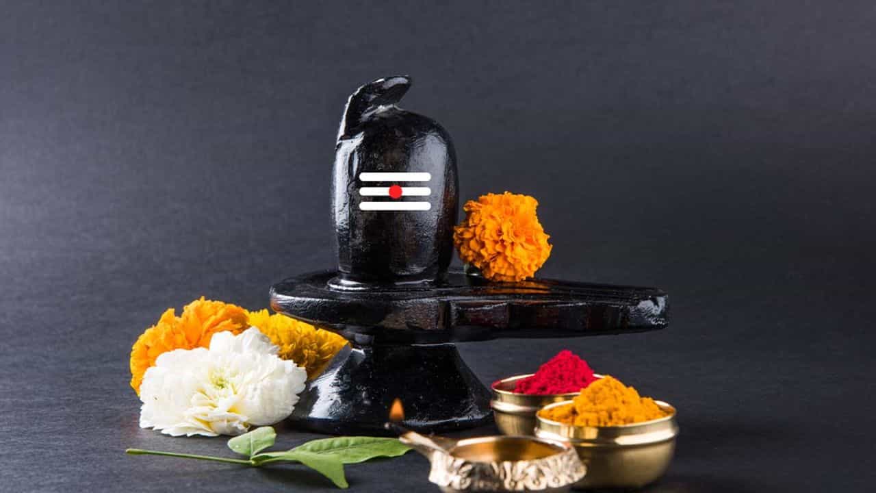 Shiva Puja Rituals: শ্রাবণ মাসের প্রথম সোমবারে মহাদেবের রাতের পুজোয় কী কী করবেন জেনে নিন Shiva Puja Rituals: শ্রাবণ মাসের প্রথম সোমবারে মহাদেবের রাতের পুজোয় কী কী করবেন জেনে নিন