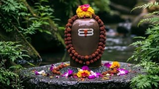 তামা, স্টিল, কাচ, নাকি অন্য কিছু, শিবলিঙ্গে জল ঢালার পাত্র কোন ধাতুর হওয়া উচিত? শাস্ত্র বলছে…