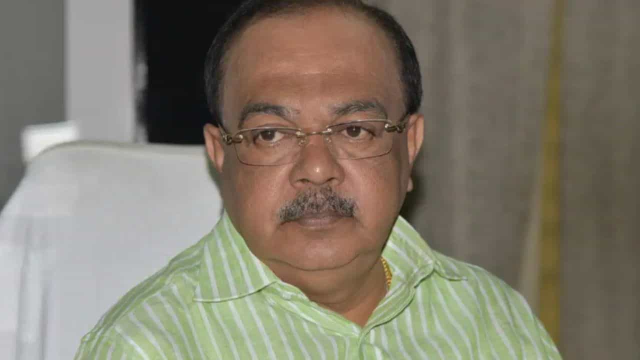 Sovon Chatterjee: অভিষেককে দেখতে ছুটে গিয়েছিলেন, দুই তৃণমূলের দ্বন্দ্বে এবার কোন পথে শোভন চট্টোপাধ্যায়? Sovon Chatterjee: অভিষেককে দেখতে ছুটে গিয়েছিলেন, দুই তৃণমূলের দ্বন্দ্বে এবার কোন পথে শোভন চট্টোপাধ্যায়?