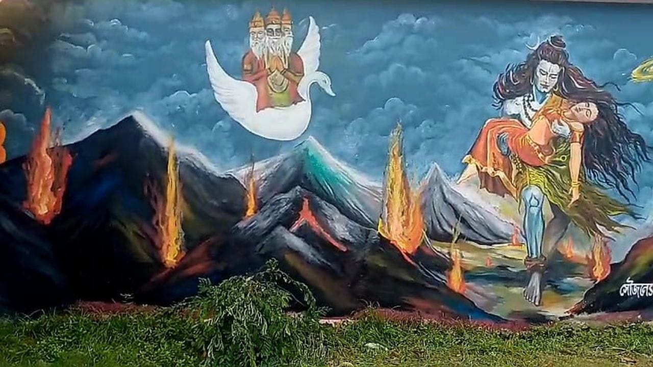 শিবপূরাণে মহাদেবের মাহাত্ম খুব সুন্দরভাবে প্রতিটি বাড়ির দেওয়ালে এঁকে রাখা হয়েছে।
