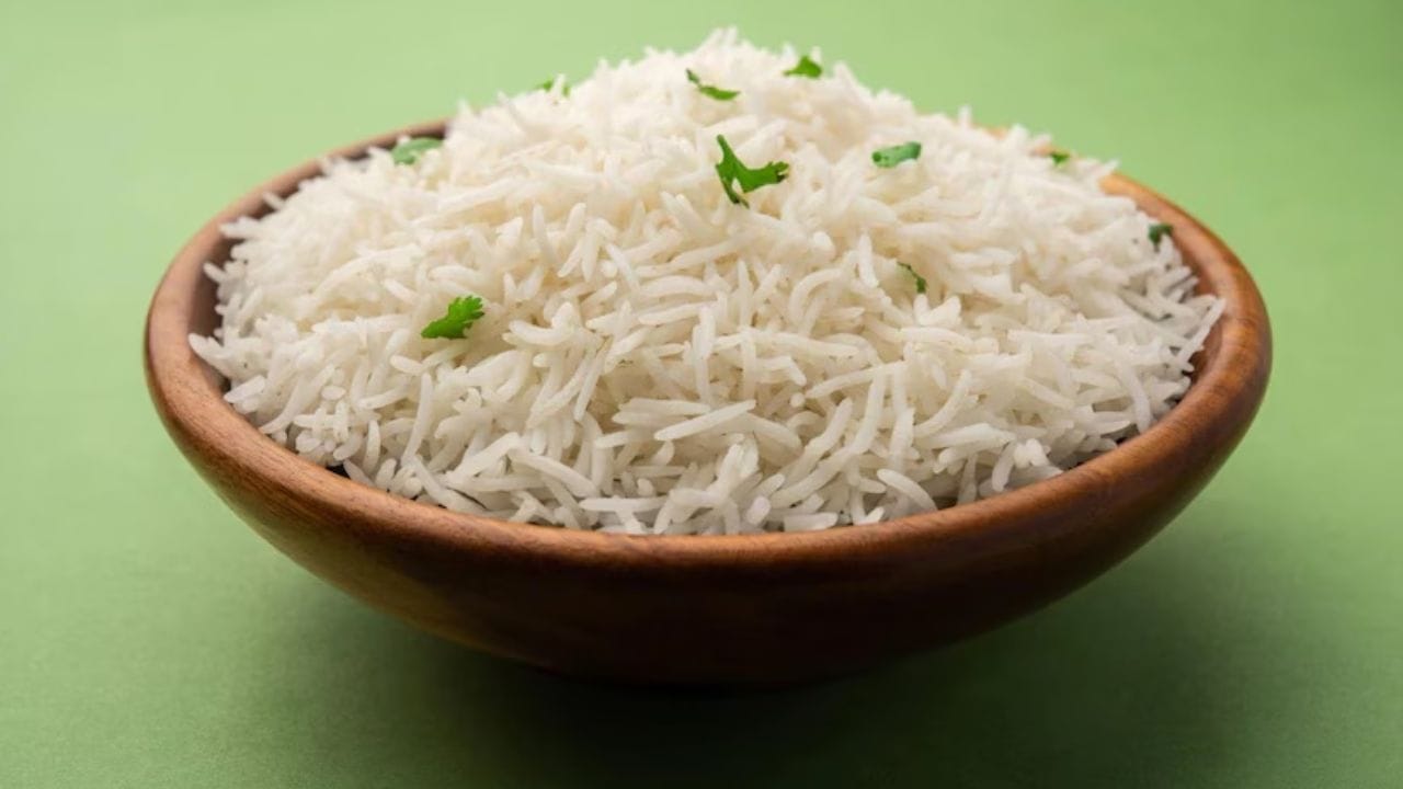 যাঁদের পেটে আলসার বা হাইপার-অ্যাসিডিটির সমস্যা রয়েছে, তাঁদের জন্য সকালে জল দেওয়া বাসি ভাত বা পান্তা ভাত উপশমকারী হিসেবে কাজ করে। এটি পেটের ভেতরের জ্বালাপোড়া কমাতে সাহায্য করে।