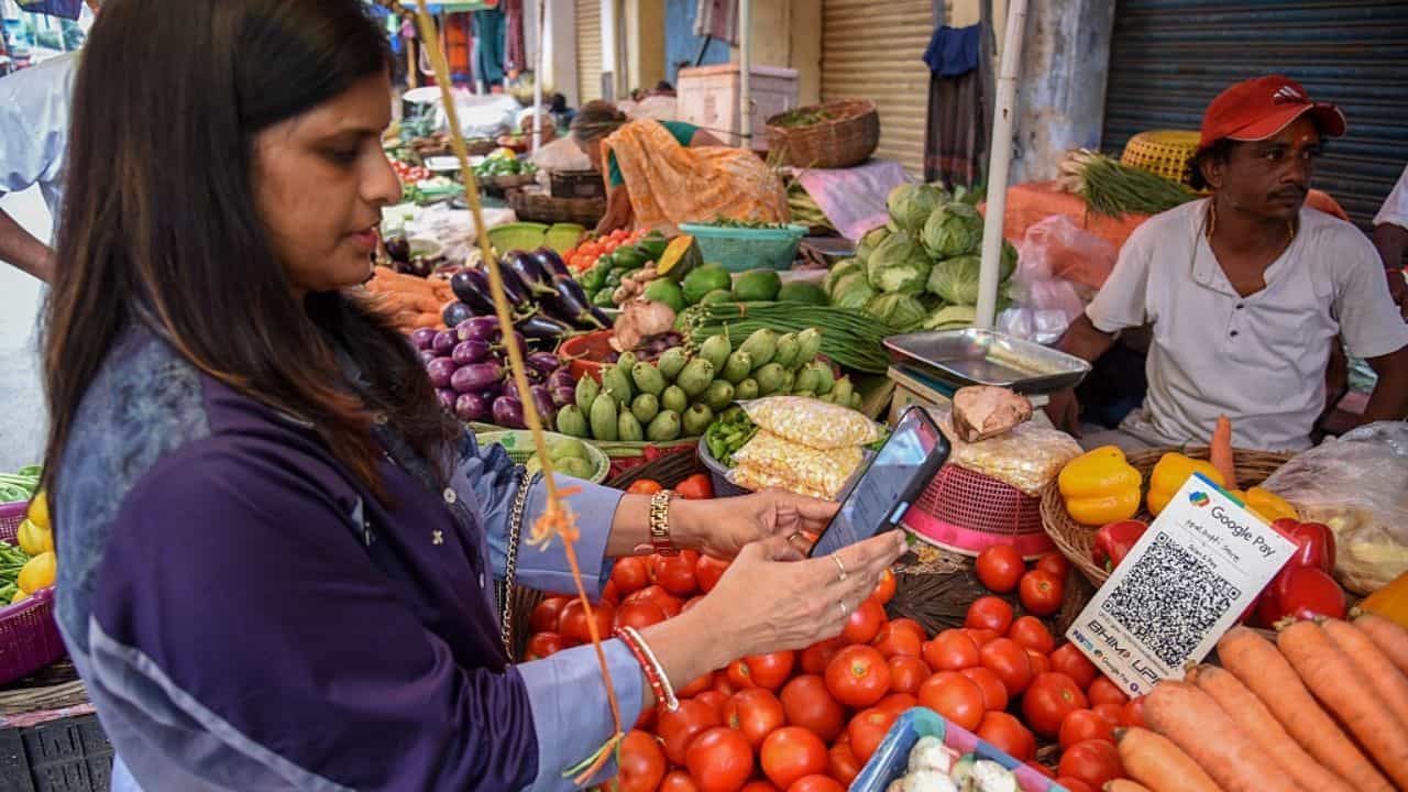 UPI Offline Payment: ইন্টারনেটের দরকার নেই, অফলাইনেই UPI দিয়ে টাকা পাঠাতে পারবেন! UPI Offline Payment: ইন্টারনেটের দরকার নেই, অফলাইনেই UPI দিয়ে টাকা পাঠাতে পারবেন!