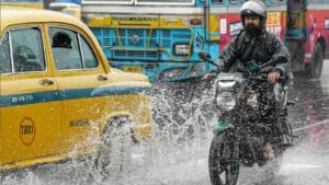 দুর্যোগ কাটলেও এই জেলাগুলিতে আজও প্রবল বর্ষণ, বৃষ্টি একদম কমবে কবে?