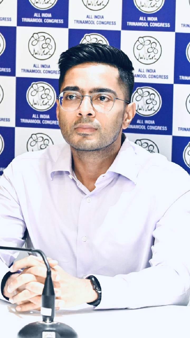 তৃণমূল কর্মীদের জন্য এবার অভিষেকের হেল্পলাইন, তীব্র কটাক্ষ বিরোধী ও সতীর্থদের