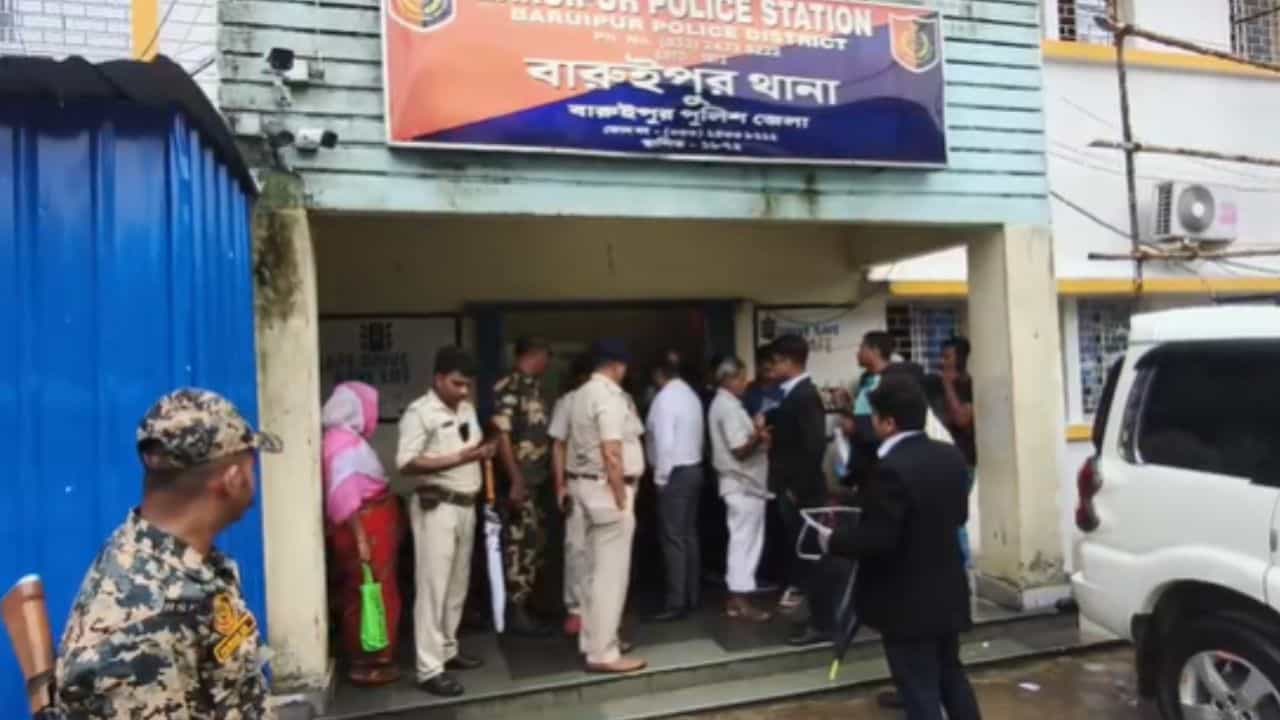 Baruipur Case: ফের বারুইপুর, নাবালিকাকে খাবারের প্রলোভন দেখিয়ে ধর্ষণের চেষ্টার অভিযোগ Baruipur Case: ফের বারুইপুর, নাবালিকাকে খাবারের প্রলোভন দেখিয়ে ধর্ষণের চেষ্টার অভিযোগ
