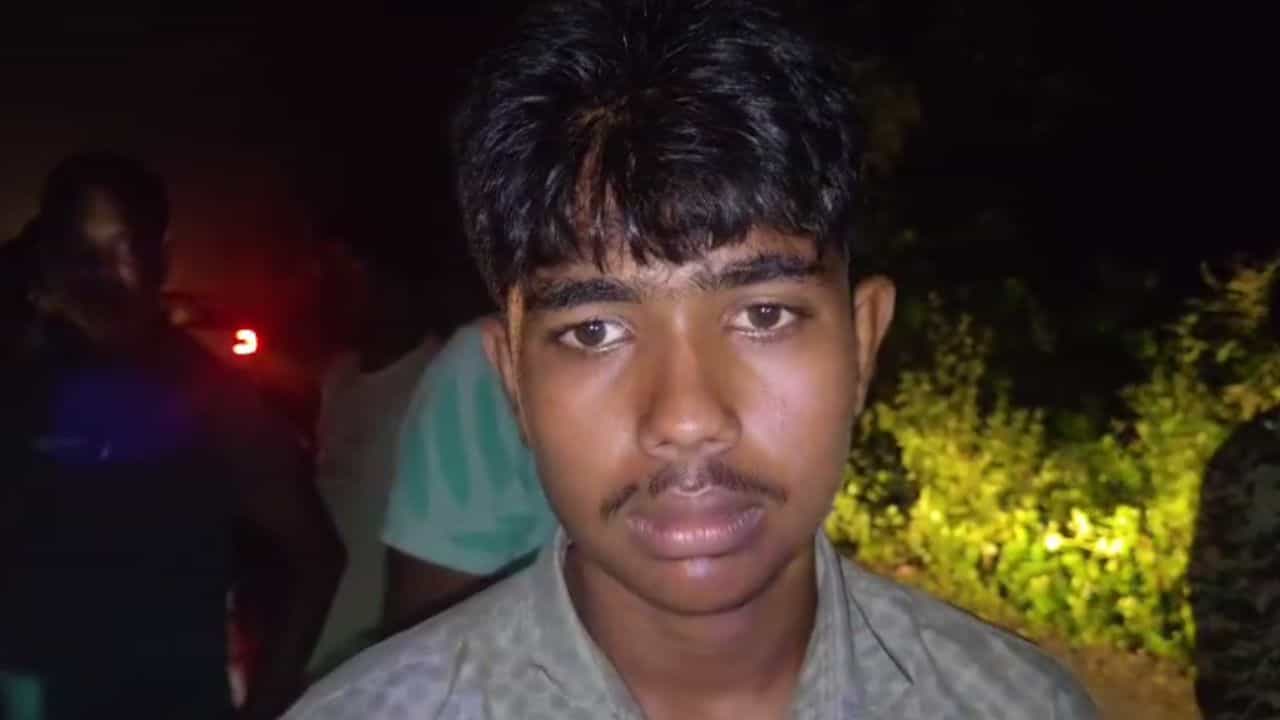 Jalpaiguri: 'তোর মাকে খুন করব', ছেলেকে ভয়েস বার্তা বাবার, পরক্ষণে মহিলার দেহ উদ্ধার জঙ্গলে Jalpaiguri: 'তোর মাকে খুন করব', ছেলেকে ভয়েস বার্তা বাবার, পরক্ষণে মহিলার দেহ উদ্ধার জঙ্গলে