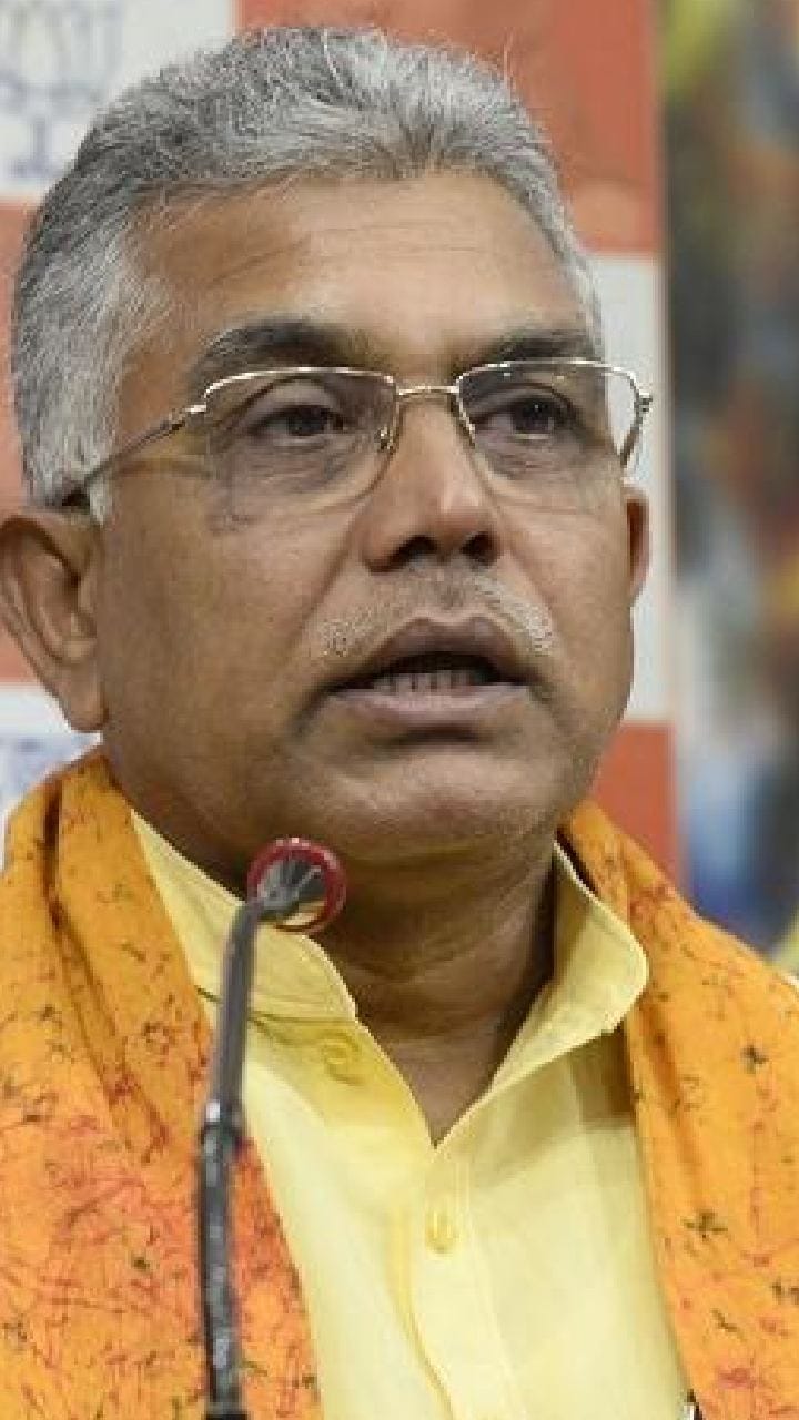 ২১ জুলাইয়ের সকালে হঠাৎই লুক চেঞ্জ দিলীপের, কেন?