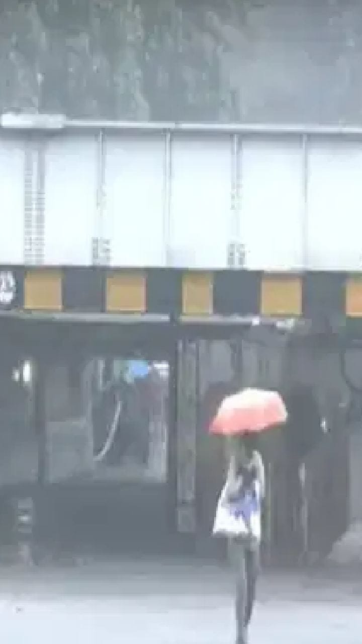 বাংলা জুড়ে আজও ভারী বৃষ্টির পূর্বাভাস