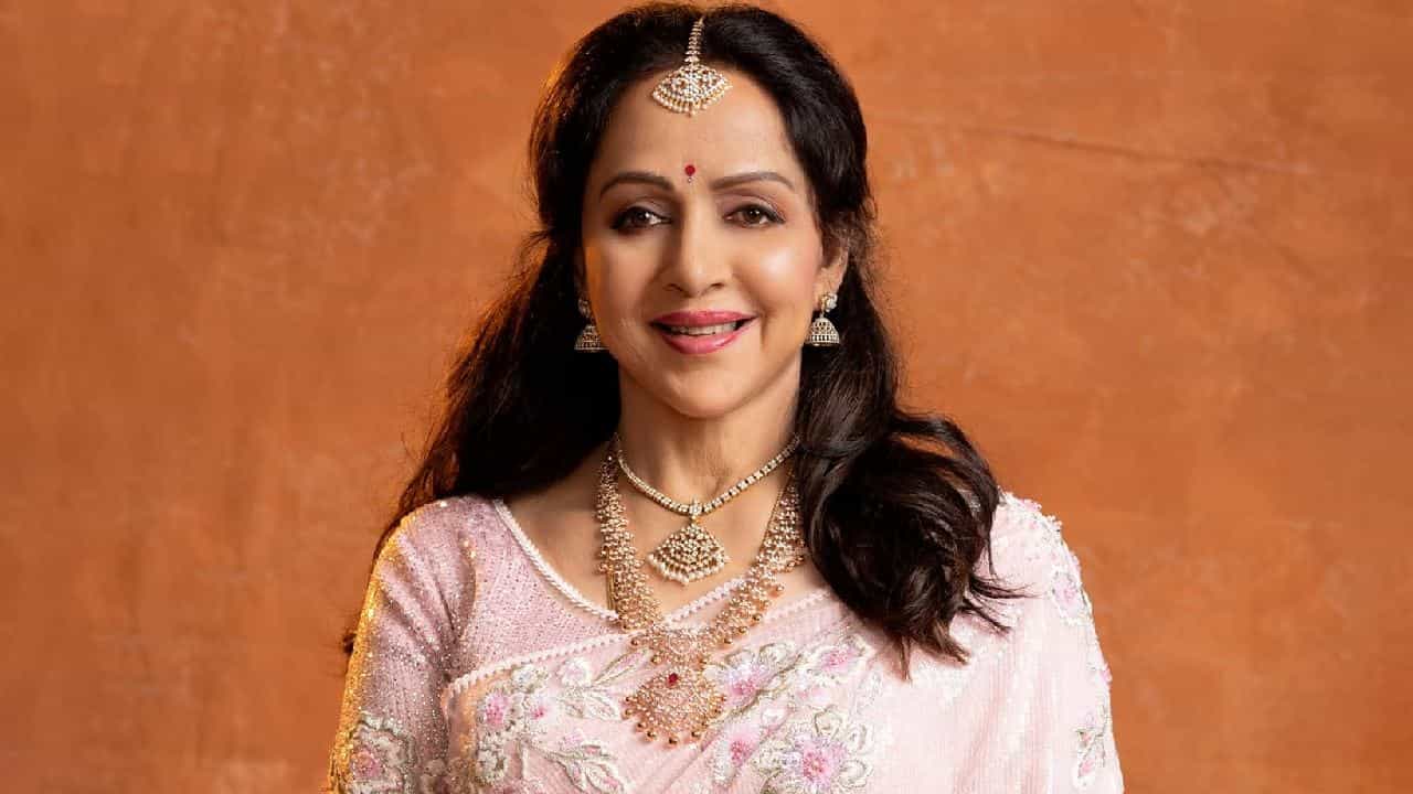 Hema Malini on leaving Bollywood: কেন অভিনয় ছেড়ে দিলেন হেমা? কারণ জানিয়ে বিস্ফোরক ‘ড্রিম গার্ল’ Hema Malini on leaving Bollywood: কেন অভিনয় ছেড়ে দিলেন হেমা? কারণ জানিয়ে বিস্ফোরক ‘ড্রিম গার্ল’