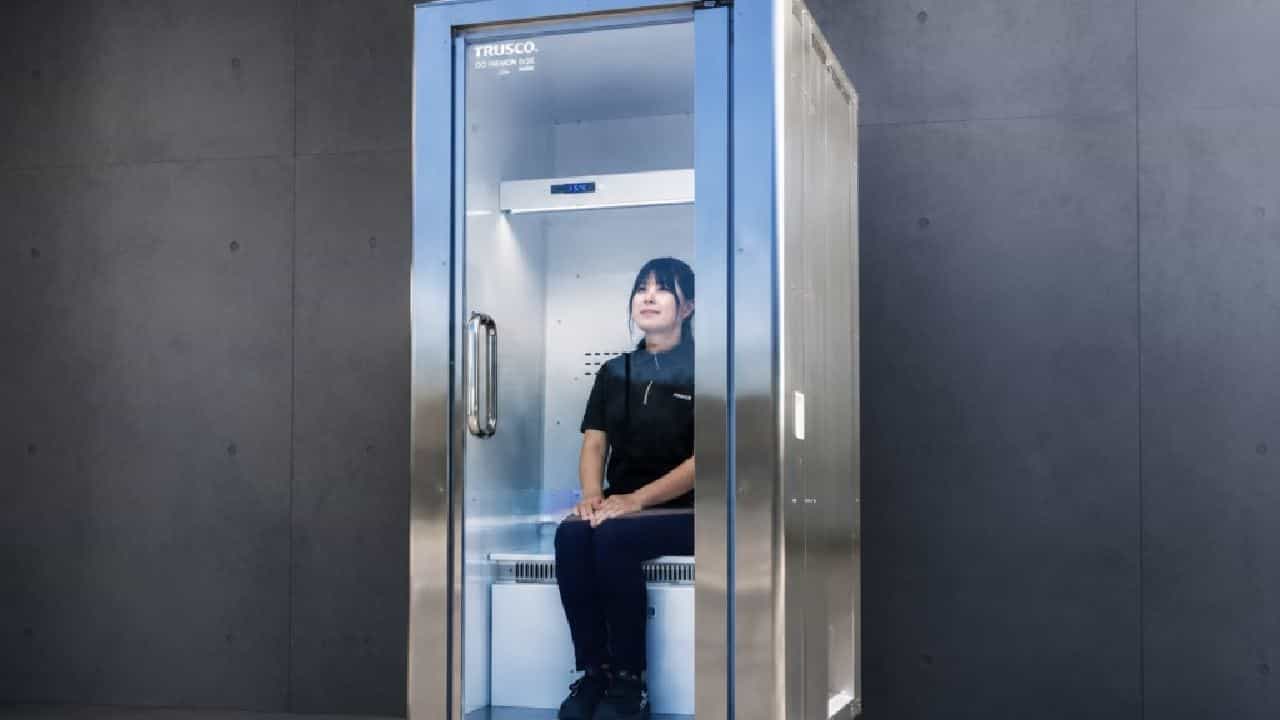 Japan Human Refrigerator: গরমে হাসফাঁস? ফ্রিজে ঢুকে বসতে ইচ্ছা করে? সত্যিই তা করতে পারবেন এবার... Japan Human Refrigerator: গরমে হাসফাঁস? ফ্রিজে ঢুকে বসতে ইচ্ছা করে? সত্যিই তা করতে পারবেন এবার...