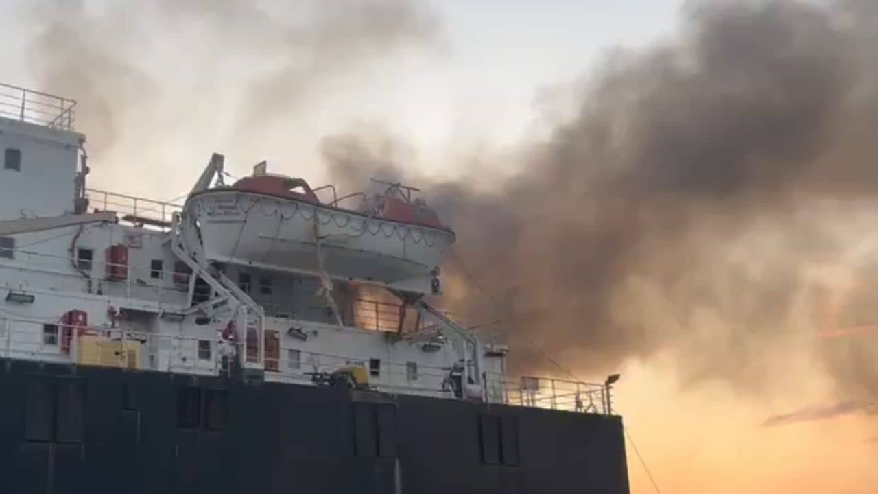 Indian Sailors Trapped: প্রাণের কোনও গ্যারান্টি নেই! কৃষ্ণসাগরে বিরাট বিপদে ১৩ ভারতীয় নাবিক, কাতর আর্জি উদ্ধারের