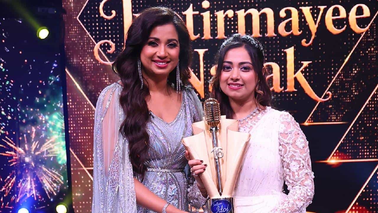 Indian Idol 16 winner: ‘ইন্ডিয়ান আইডল ১৬’ জয়ী জ্যোতির্ময়ী, ট্রফির সঙ্গে কী কী পুরস্কার পেলেন ওড়িশার কন্যা? Indian Idol 16 winner: ‘ইন্ডিয়ান আইডল ১৬’ জয়ী জ্যোতির্ময়ী, ট্রফির সঙ্গে কী কী পুরস্কার পেলেন ওড়িশার কন্যা?
