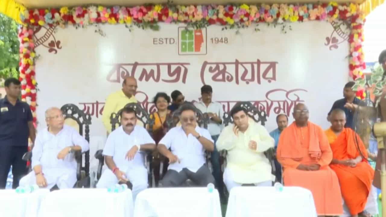 Khuti Puja: দুর্গাপুজোতেও পালাবাদল! খুঁটি পুজোর উদ্বোধনে কোন কোন বিজেপি নেতা? Khuti Puja: দুর্গাপুজোতেও পালাবাদল! খুঁটি পুজোর উদ্বোধনে কোন কোন বিজেপি নেতা?