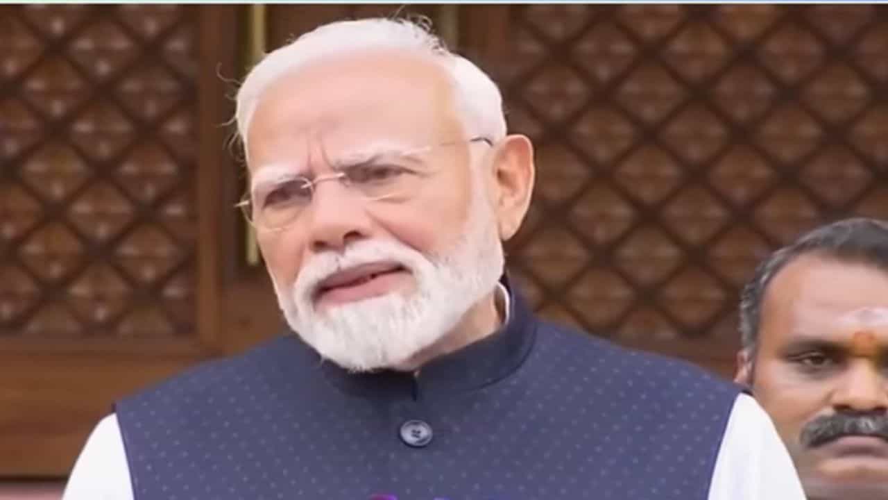 PM Modi in Parliament: '২৮ বছর বয়সীরা স্কাইরুট চালাচ্ছে, ৫৬ বছর বয়সীরা নয়', নাম না করেই রাহুলকে খোঁচা প্রধানমন্ত্রীর PM Modi in Parliament: '২৮ বছর বয়সীরা স্কাইরুট চালাচ্ছে, ৫৬ বছর বয়সীরা নয়', নাম না করেই রাহুলকে খোঁচা প্রধানমন্ত্রীর