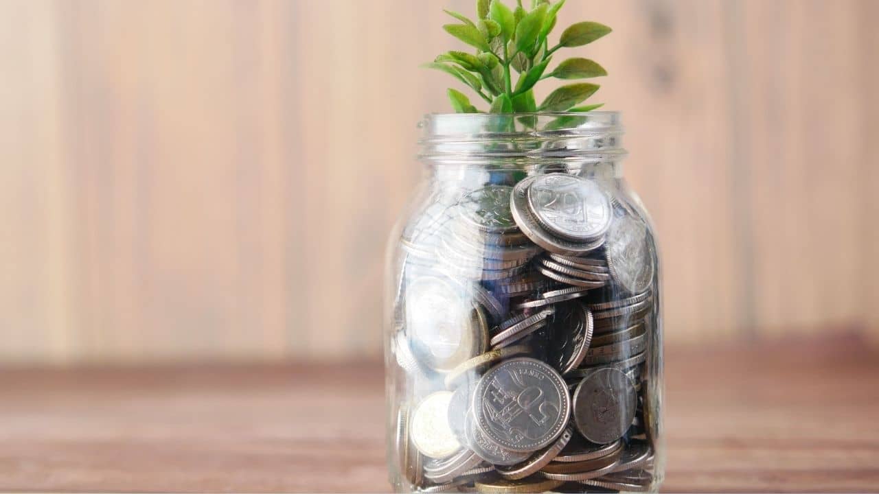 Investment: শেয়ার মার্কেটে বিনিয়োগে ভয়? সরকারি এই স্কিমগুলিতে বিনিয়োগ করলেই পাবেন দারুণ রিটার্ন
