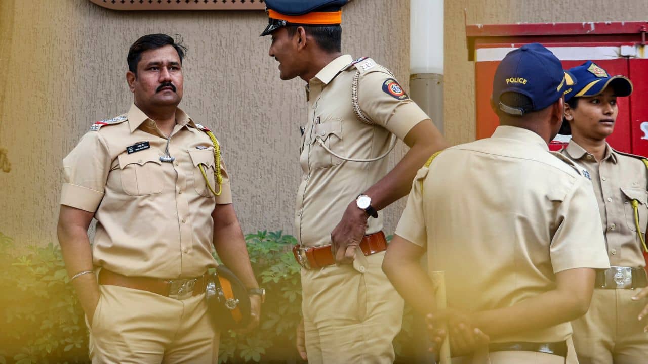 Mumbai Police: স্ত্রীর প্রেমিককে খুনের পর মুম্বই থেকে পালিয়ে এসে লুকিয়ে ছিল তিলজলায়, পুলিশের জালে অভিযুক্ত