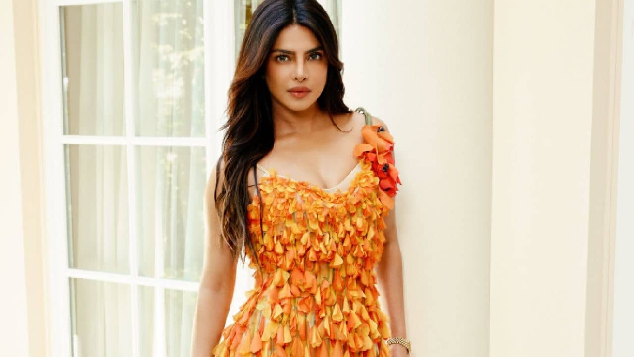 Priyanka Chopra: মার্কিন প্রেসিডেন্টকে বাঁচিয়ে বাজিমাত প্রিয়াঙ্কার! এমি মনোনয়ন পেল ‘হেডস অফ স্টেট’