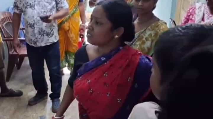 Annapurna Yojana: অন্নপূর্ণা যোজনার টাকা না পেয়ে কী করছেন মহিলারা দেখুন খালি Annapurna Yojana: অন্নপূর্ণা যোজনার টাকা না পেয়ে কী করছেন মহিলারা দেখুন খালি