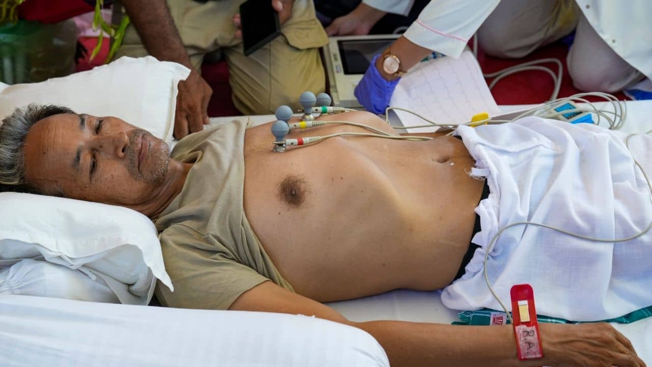 Sonam Wangchuk Health Update: নিজের শরীরই এবার কুরে কুরে খেতে শুরু করেছে সোনম ওয়াংচুককে, অনশন আরও চললে কী হবে?