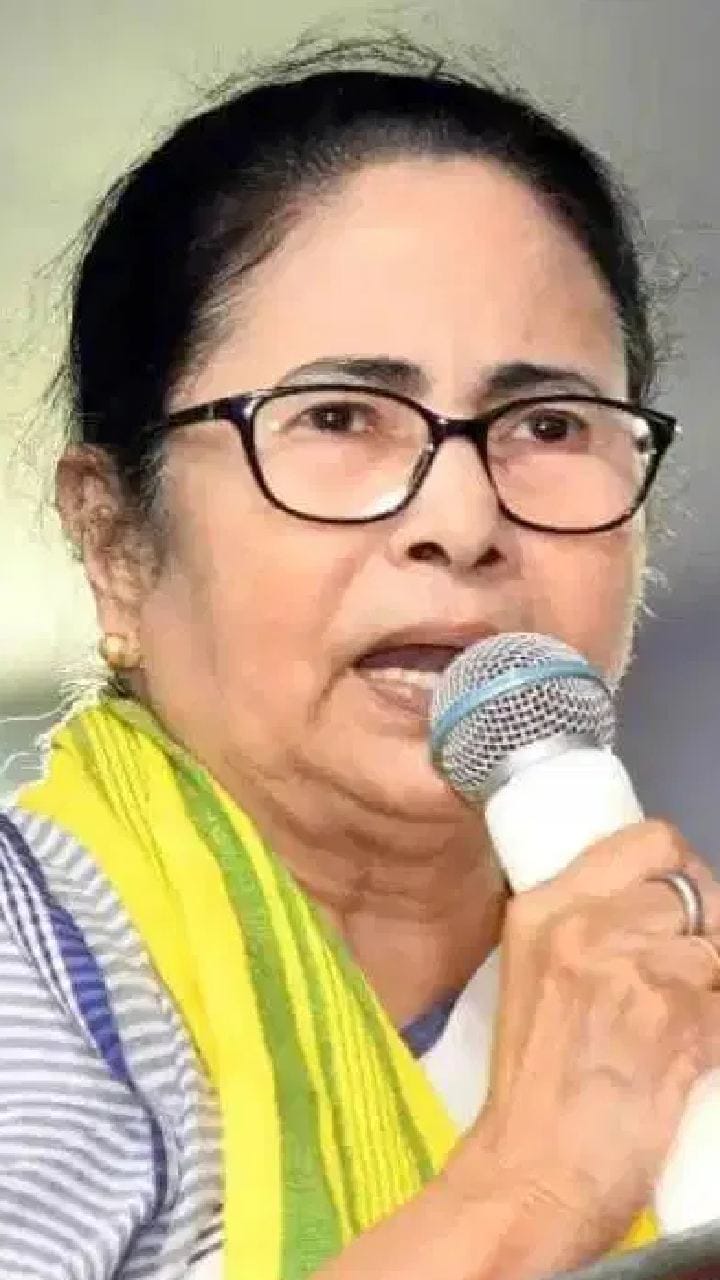 শুক্রের 'বারবেলা'য় মমতার হাত ছেড়ে ঋতর পাশেই তাপস?