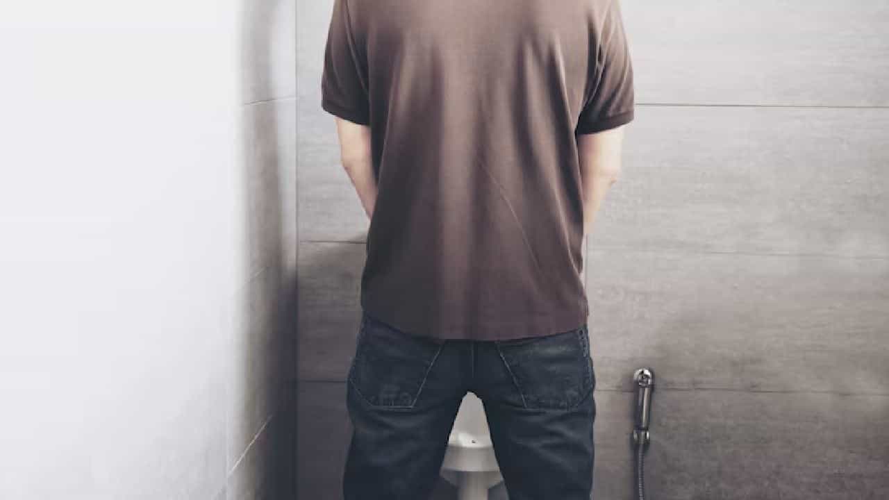 Frequent urination at night: রাতে বারবার টয়লেটে যেতে হয়? কোনও কঠিন রোগের কারণ নয়তো! Frequent urination at night: রাতে বারবার টয়লেটে যেতে হয়? কোনও কঠিন রোগের কারণ নয়তো!