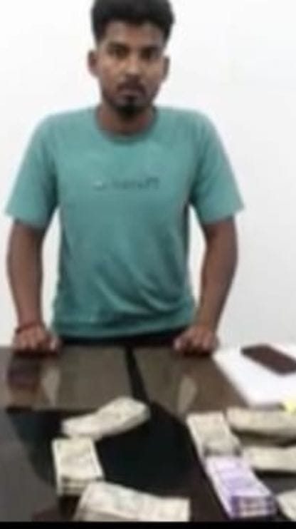 ঘুষ নিতে গিয়ে গ্রেফতার কনস্টেবল!