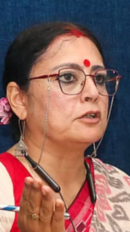 মা দুর্গার মুখ মানুষের মতো করলে হবে না: অগ্নিমিত্রা