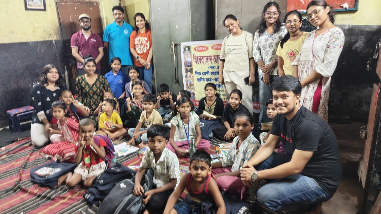 বর্তমানে কলকাতা, কোন্নগর ও ঝাড়খালিতে তিনটি আলাদা আলাদা প্রজেক্টে কাজ করছে হেল্পিং হ্যান্ড। শিক্ষা, কার্য দক্ষতা, স্বাস্থ্য, সামাজিক উন্নয়নের মতো গুরুত্বপূর্ণ বিষয় নিয়ে মানুষের পাশে দাঁড়াচ্ছে এই সংস্থাটি। এর ফলে বহু মানুষ সাহায্যও পাচ্ছেন। (Pic - TV9 Bangla)