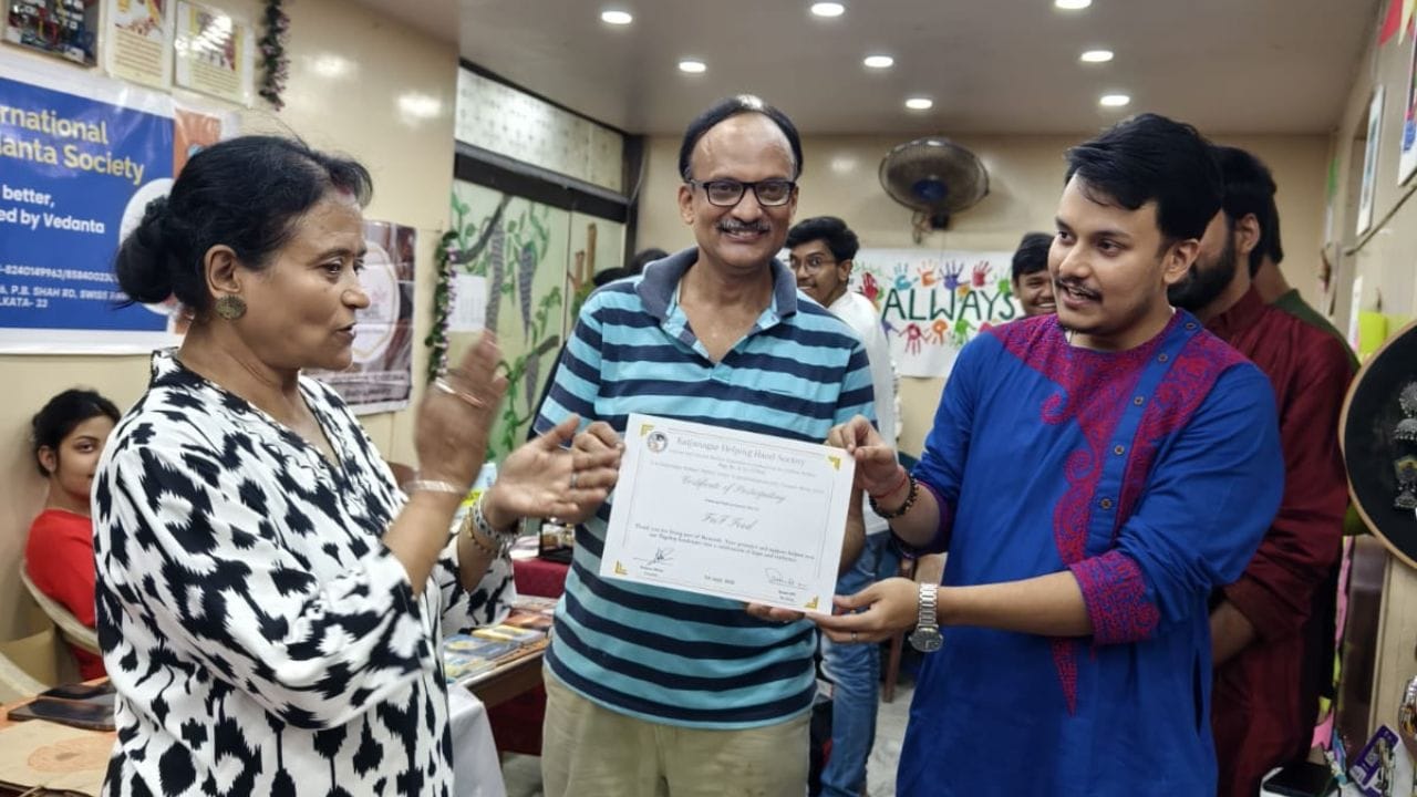 তবে শুধুই বিনোদন নয়, সমাজে ইতিবাচক পরিবর্তন আনতেও এই অনুষ্ঠানের বিশেষ ভূমিকা আছে। এই অনুষ্ঠানে প্রধান অতিথি হিসেবে আমন্ত্রণ জানিয়ে সম্মানিত করা হবে এমন ব্যক্তিত্বদের, যাঁরা সমাজে নানাভাবে ইতিবাচক পরিবর্তন আনতে বদ্ধপরিকর। (Pic - TV9 Bangla)