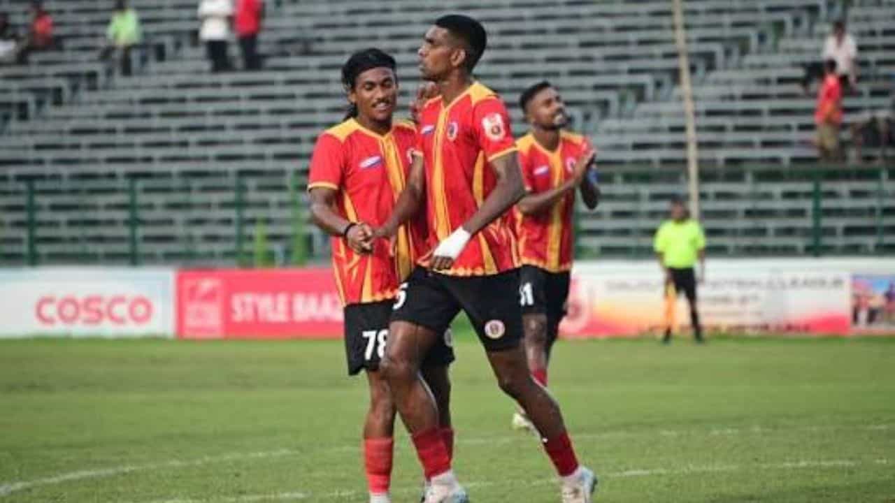 East Bengal: কলকাতা লিগে দুরন্ত কামব্যাক ইস্টবেঙ্গলের, সূচি নিয়ে বিতর্ক অব্যাহত! East Bengal: কলকাতা লিগে দুরন্ত কামব্যাক ইস্টবেঙ্গলের, সূচি নিয়ে বিতর্ক অব্যাহত!