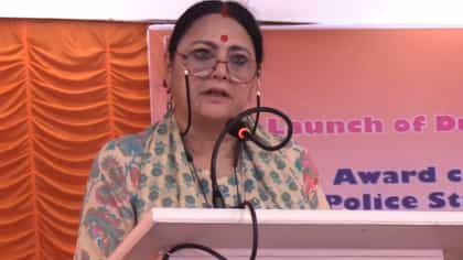বিনিয়োগকারীরা ফুটপাথের অবস্থা দেখলে বিনিয়োগ করবেন? প্রশ্ন মন্ত্রীরা