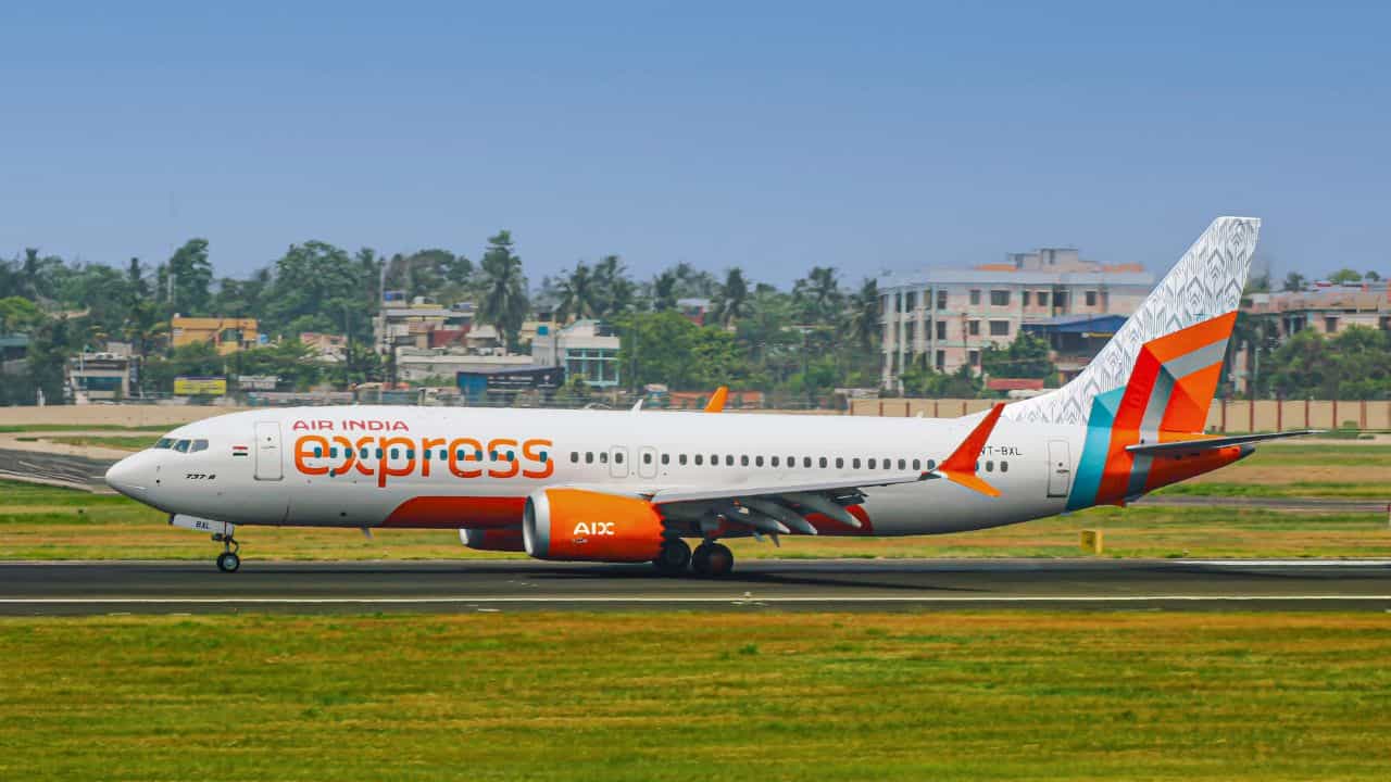 Airport Firing: বিমানবন্দরে রক্তারক্তি কাণ্ড! প্লেনে ওঠার আগেই চলল গুলি, আহত দুই এয়ারপোর্ট স্টাফ Airport Firing: বিমানবন্দরে রক্তারক্তি কাণ্ড! প্লেনে ওঠার আগেই চলল গুলি, আহত দুই এয়ারপোর্ট স্টাফ