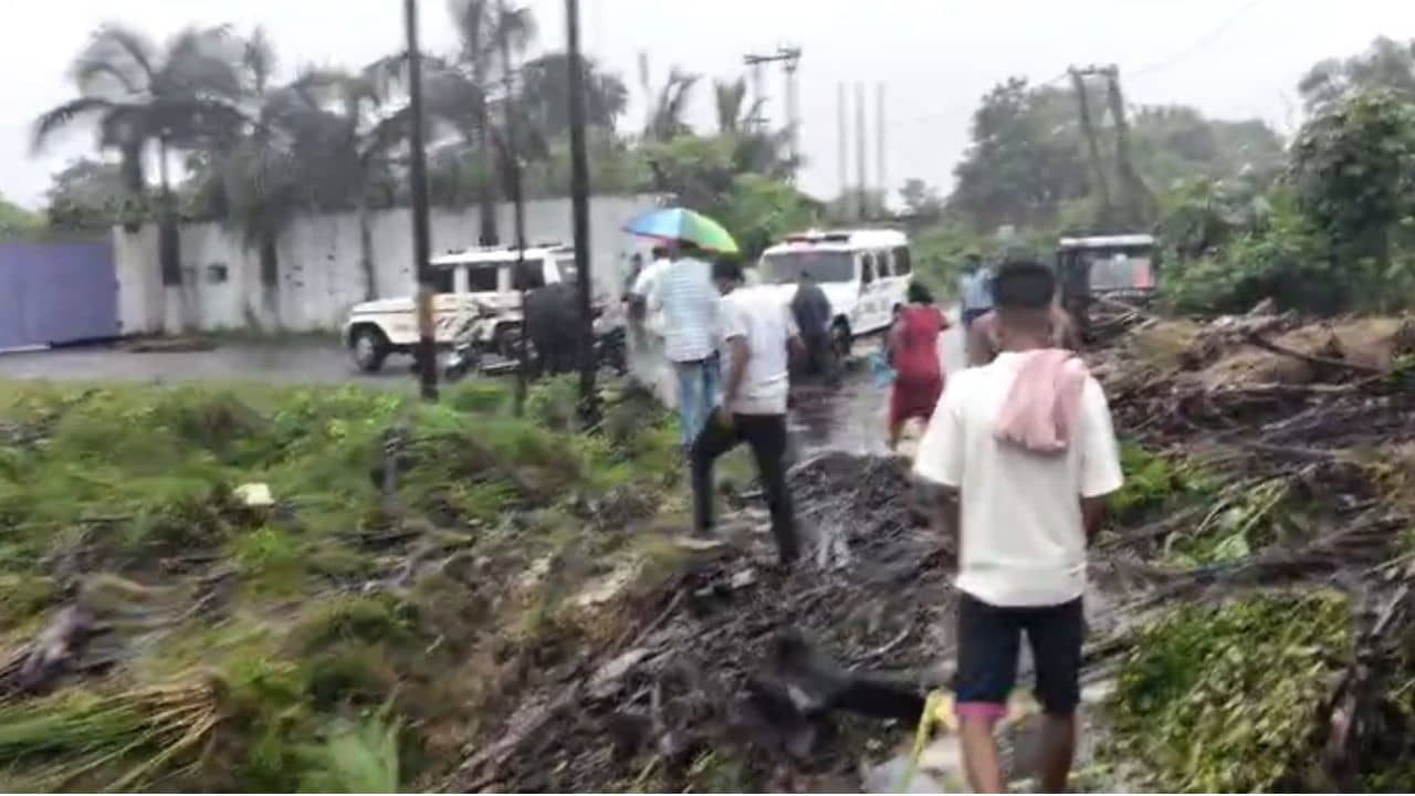 After Heavy Rain: বানভাসি পরিস্থিতি, স্কুটি নিয়ে বেরিয়ে নিখোঁজ যুবক, চলছে তল্লাশি