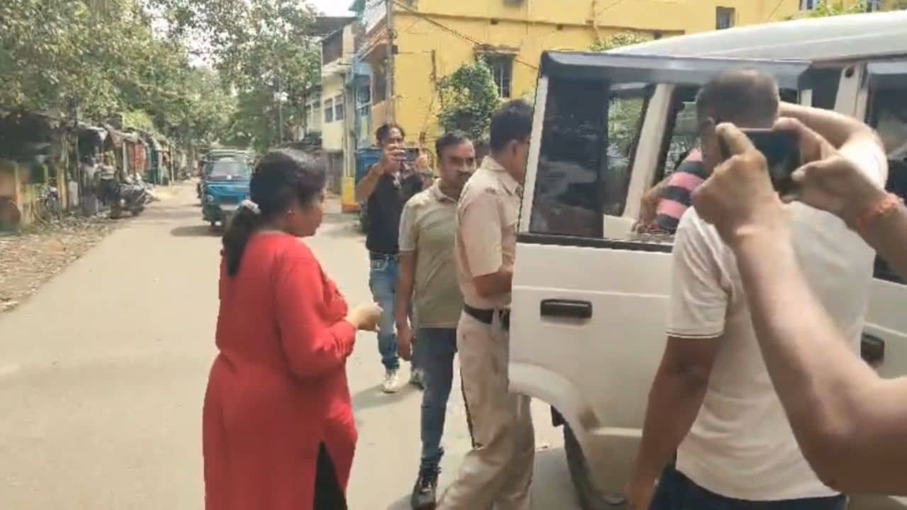 Asansol: ১ লক্ষ টাকায় শিশু কেনাবেচার অভিযোগ, আসানসোলের দম্পতি সহ ধৃত ৩