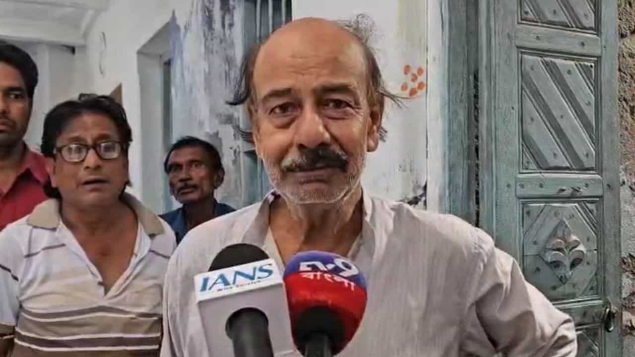 Asish Banerjee Death: 'রাত প্রায় ১২টা পর্যন্ত একসঙ্গে বসে গল্প করেছি, আশিসদাকে দেখে কিচ্ছু বোঝা যায়নি', বলছেন ভাই Asish Banerjee Death: 'রাত প্রায় ১২টা পর্যন্ত একসঙ্গে বসে গল্প করেছি, আশিসদাকে দেখে কিচ্ছু বোঝা যায়নি', বলছেন ভাই