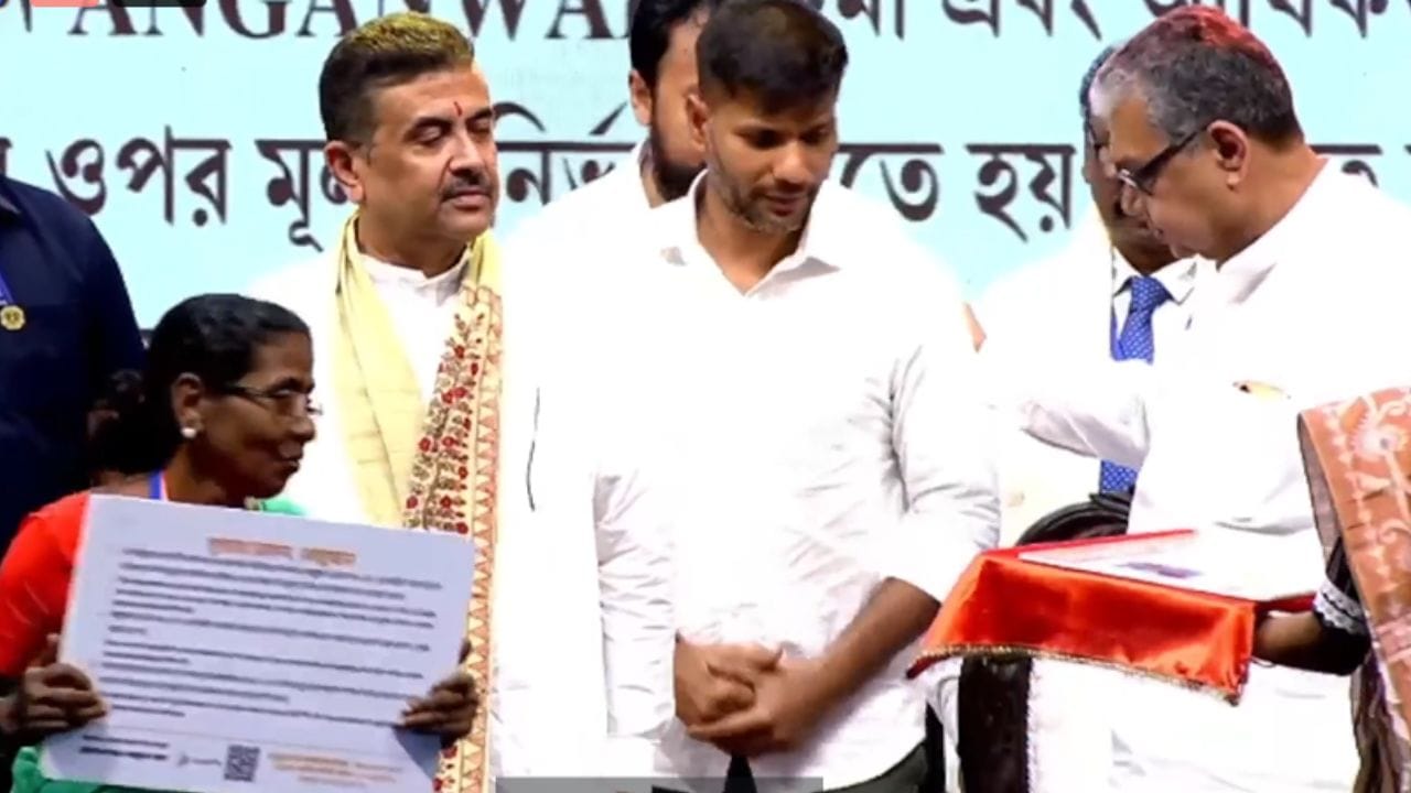 Ayushman Bharat Scheme: চালু হয়ে গেল আয়ুষ্মান ভারত প্রকল্প! আর মুখ্যমন্ত্রী স্বাস্থ্য বিমার সুবিধা কত জন পাবেন জানেন?