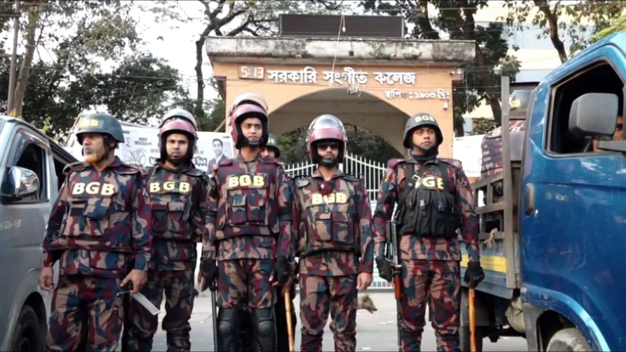 Bangladesh High Alert: পুলিশেরই নিরাপত্তা চাই! জারি অ্যালার্ট, কী হচ্ছে বাংলাদেশে?