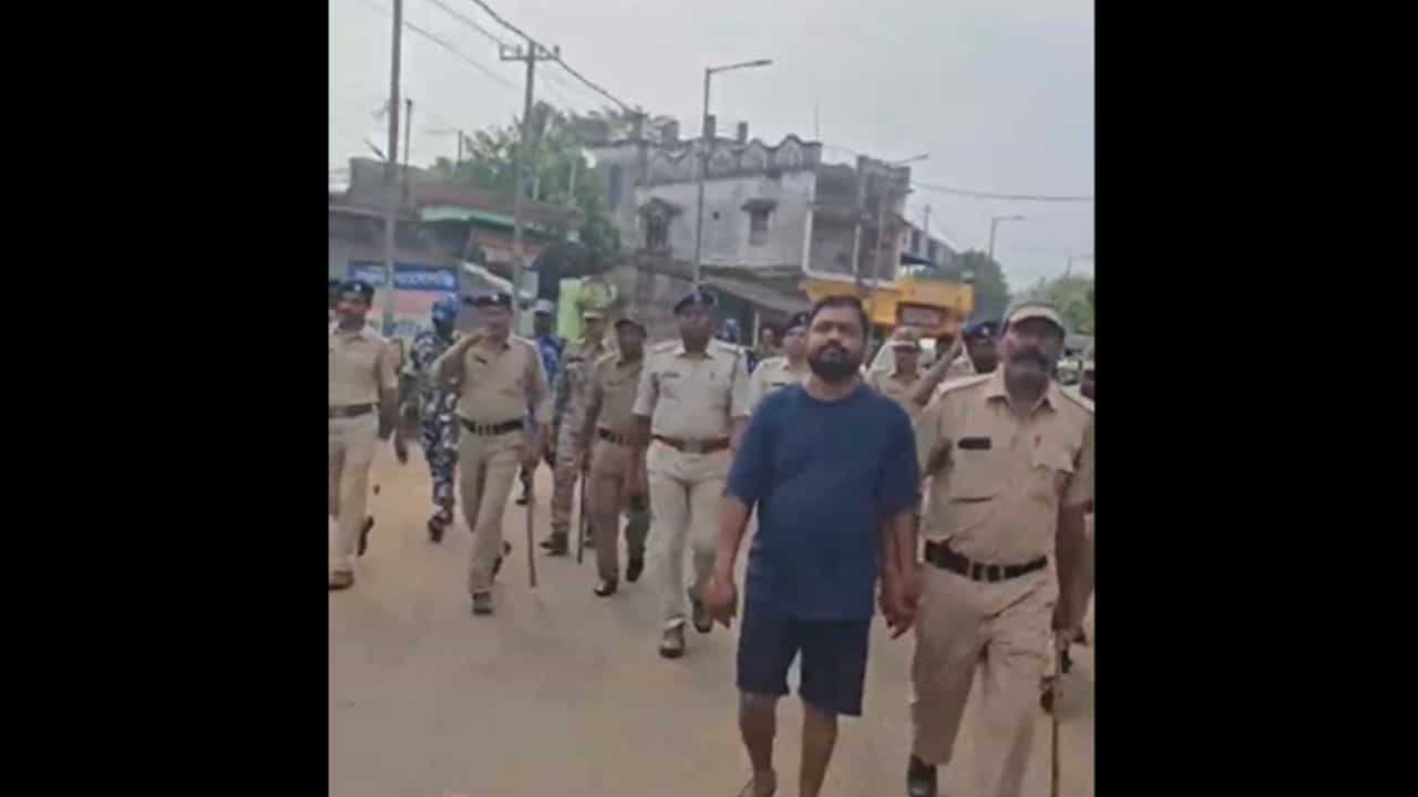 Crime Scene Reconstruction: নাবালিকার রহস্যমৃত্যু, তৃণমূল নেতাকে নিয়ে ঘটনার পুনর্নির্মাণ Crime Scene Reconstruction: নাবালিকার রহস্যমৃত্যু, তৃণমূল নেতাকে নিয়ে ঘটনার পুনর্নির্মাণ