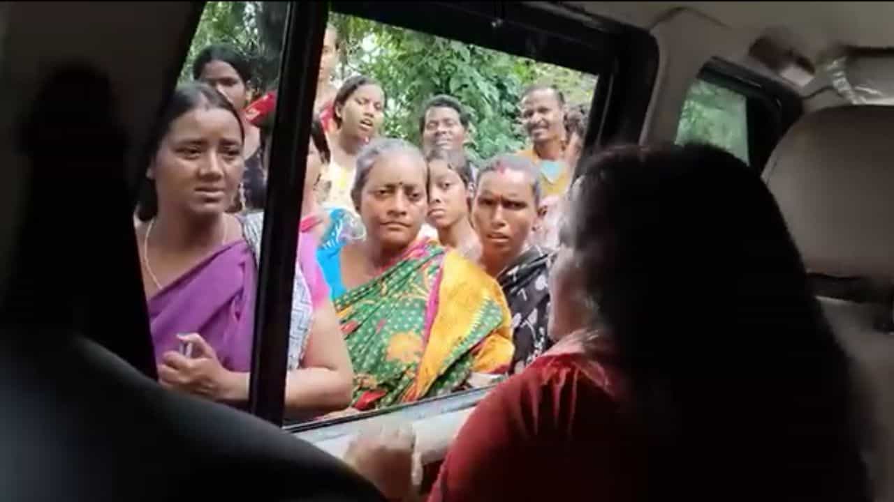 Ayushman Bharat: 'আয়ুষ্মান ভারত'এর কাজ করতে গিয়ে কোথায় সমস্যা? কেন বিধায়কের ক্ষোভের শিকার আশাকর্মীরা? Ayushman Bharat: 'আয়ুষ্মান ভারত'এর কাজ করতে গিয়ে কোথায় সমস্যা? কেন বিধায়কের ক্ষোভের শিকার আশাকর্মীরা?