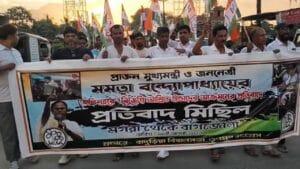 মমতার ওপর 'হামলা'য় প্রতিবাদ মিছিলে দেখা গেল হাতেগোনা তৃণমূল কর্মীকে