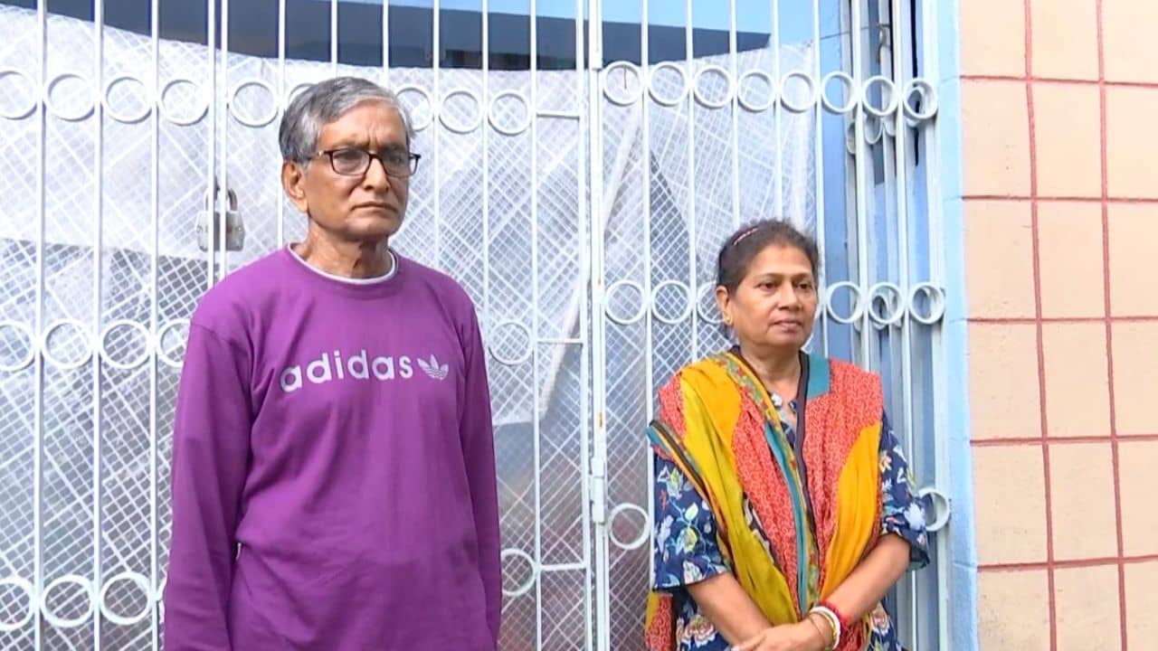 Nepal Flash Flood Survivor Encounter: রসুয়াতেই যাচ্ছিলেন, দেখলেন নদীতে নেমে আসছে সাদা মেঘের মতো কিছু...নেপাল থেকে ফিরেও ওই দিনটা চোখে ভাসছে বসিরহাটের বৃদ্ধ দম্পতির