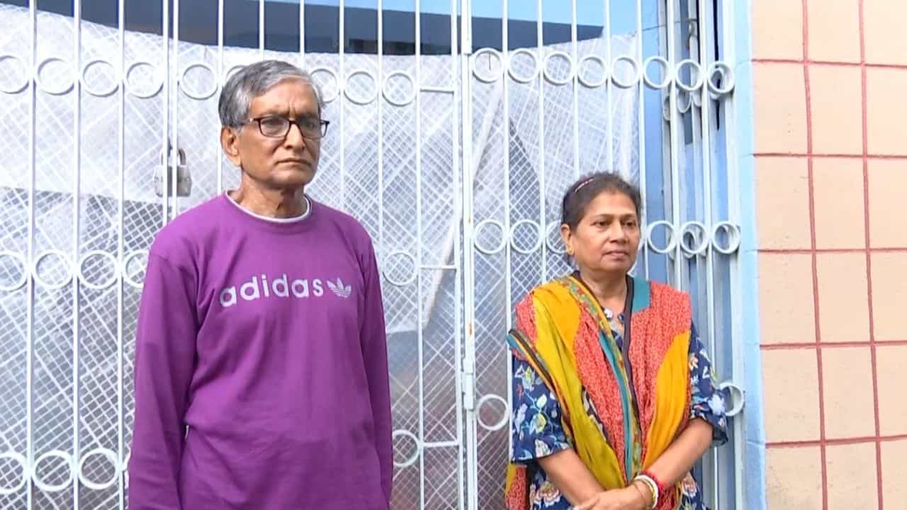 Nepal Flash Flood Survivor Encounter: রসুয়াতেই যাচ্ছিলেন, দেখলেন নদীতে নেমে আসছে সাদা মেঘের মতো কিছু...নেপাল থেকে ফিরেও ওই দিনটা চোখে ভাসছে বসিরহাটের বৃদ্ধ দম্পতির Nepal Flash Flood Survivor Encounter: রসুয়াতেই যাচ্ছিলেন, দেখলেন নদীতে নেমে আসছে সাদা মেঘের মতো কিছু...নেপাল থেকে ফিরেও ওই দিনটা চোখে ভাসছে বসিরহাটের বৃদ্ধ দম্পতির
