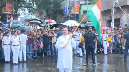 LIVE: মুখ্যমন্ত্রীর উপস্থিতিতে যাদবপুরে ১০ হাজার কণ্ঠে বন্দে মাতরম পাঠ